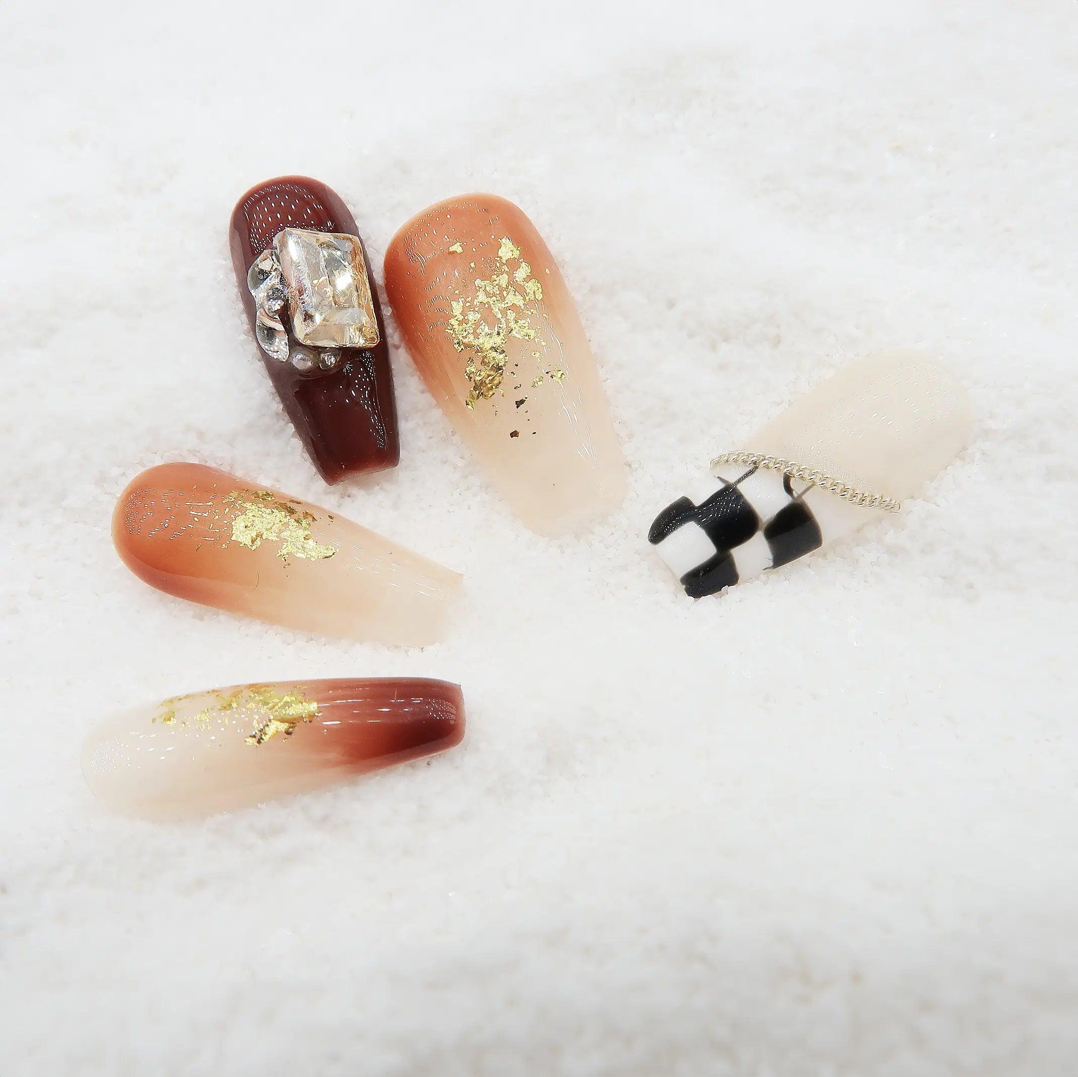 Scuti luxury nails